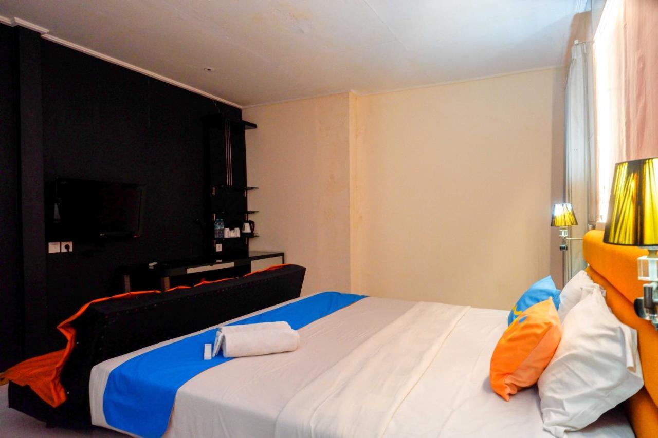 Sans Hotel International Surabaya Gubeng Zewnętrze zdjęcie